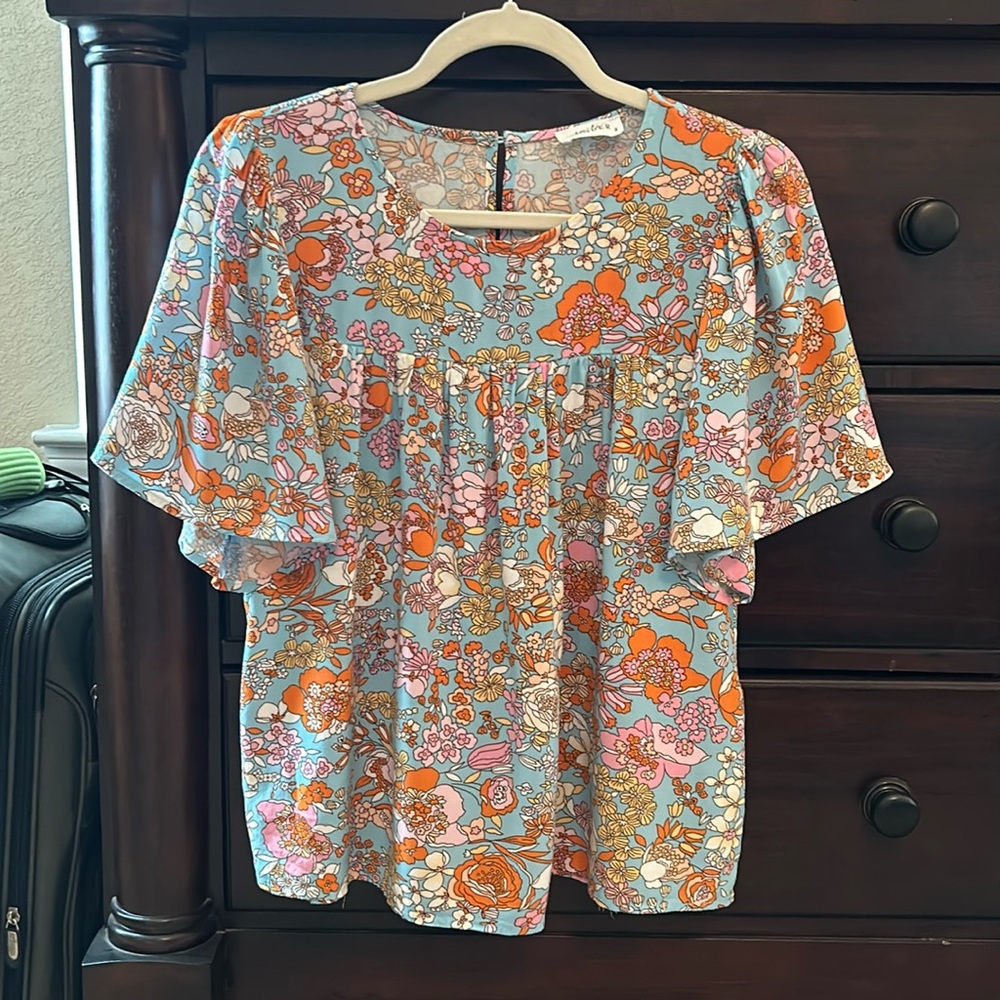Floral flutter sleeve top
